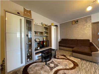 Apartament de vanzare 2 camere si bucatarie decomandata pe Cetatii!