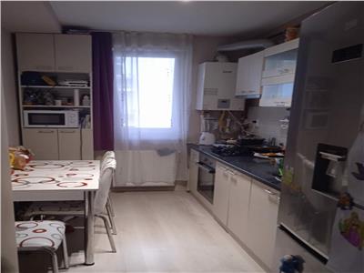 Apartament de vanzare  cu 3 dormitoare si bucatarie in zona Cetatii!