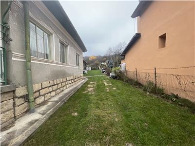 Casa renovabila cu 4000mp teren intravilan,gradina si livada in Suceagu