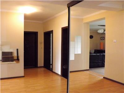 Vanzare apartament 3 camere in casa cu trei apartamente
 zona Gruia